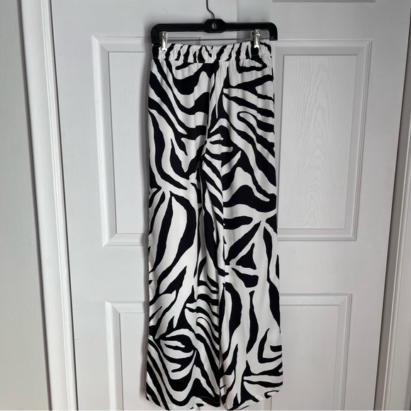 ⭐️Host Pick⭐️BERSHKA ELASTIC WAIST WIDE LEG SATIN TROUSERS - Picture 7 of 9